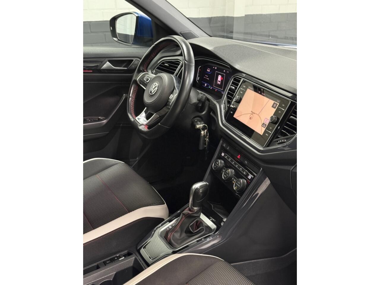 Volkswagen T-Roc 1.5 TSI Sport BnsR Panoramadak / Virtual Cockpit / Camera / Afne
