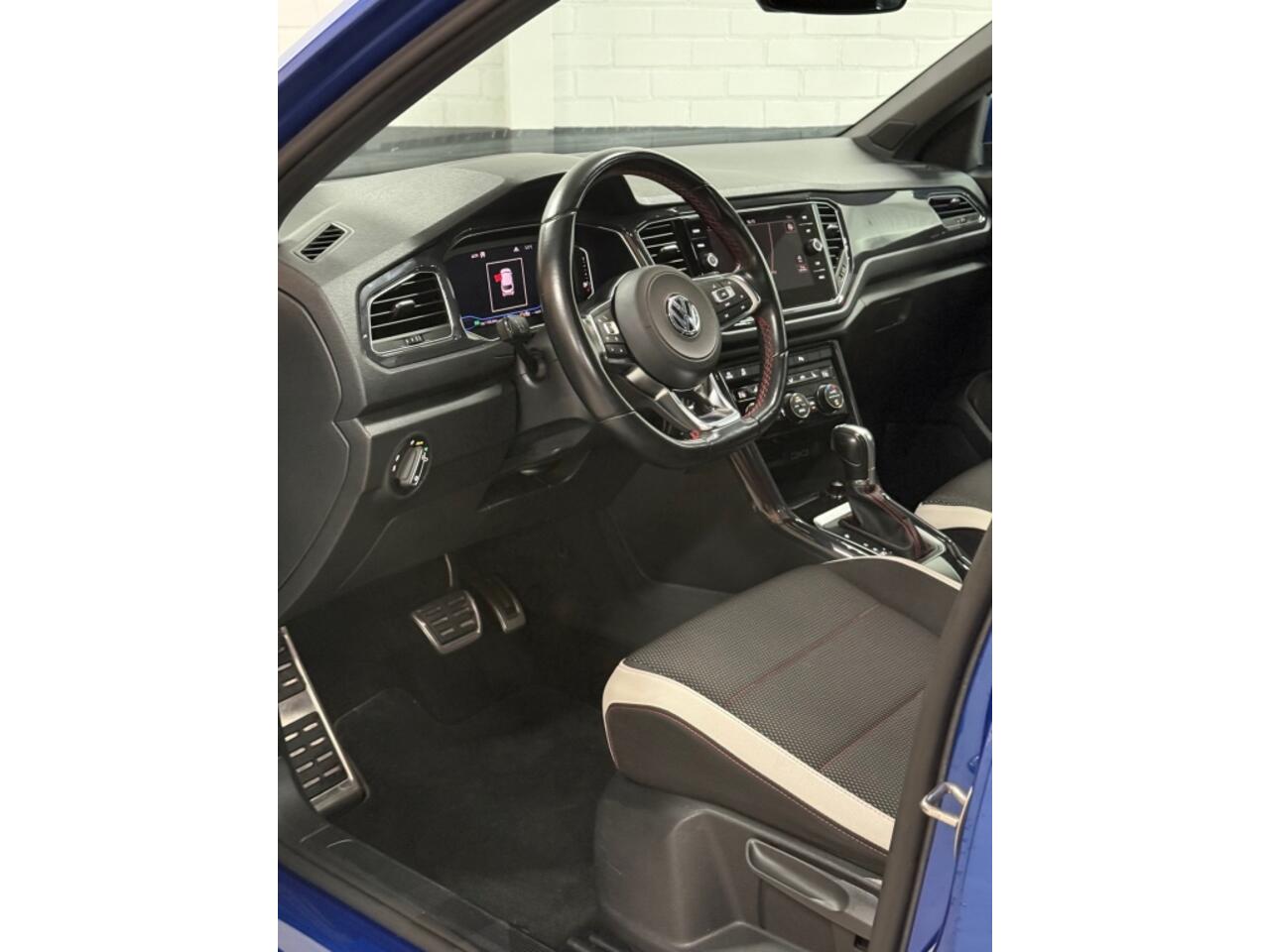 Volkswagen T-Roc 1.5 TSI Sport BnsR Panoramadak / Virtual Cockpit / Camera / Afne