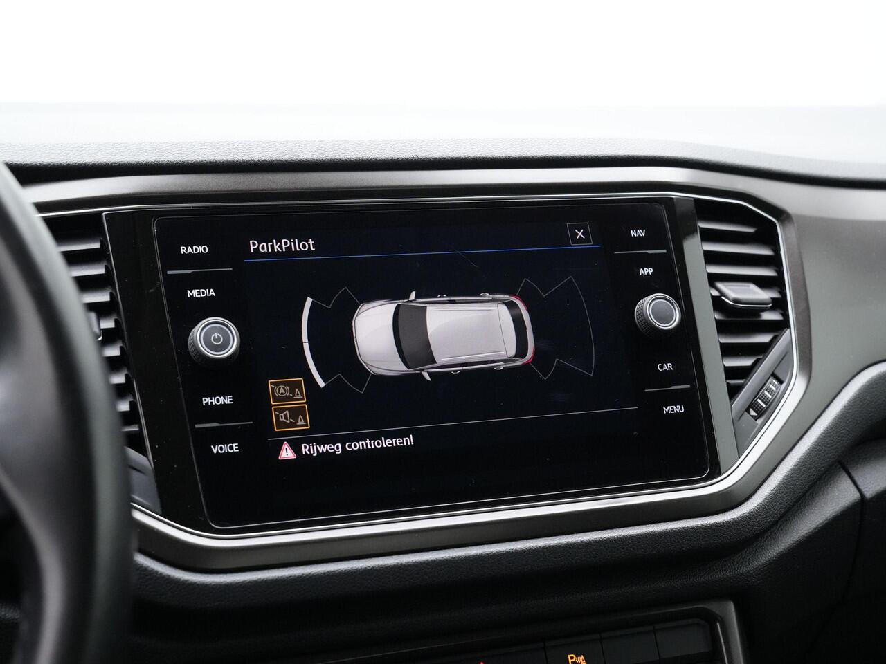 Volkswagen T-Roc 1.0 TSI 115 pk Style | Stoelverwarming | Adaptive Cruise | Navigatie | Parkeersensoren voor/achter | Carplay