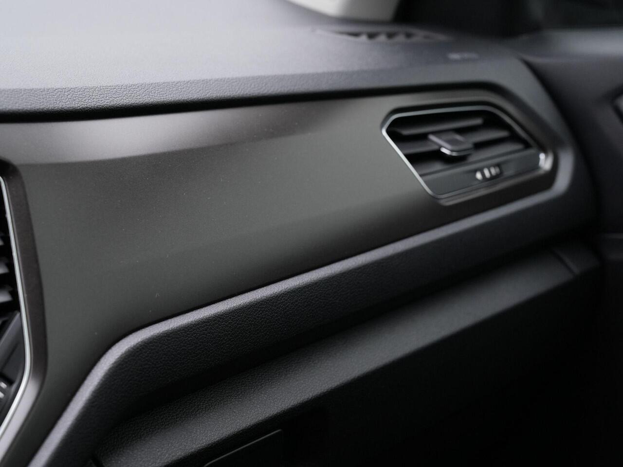 Volkswagen T-Roc 1.0 TSI 115 pk Style | Stoelverwarming | Adaptive Cruise | Navigatie | Parkeersensoren voor/achter | Carplay