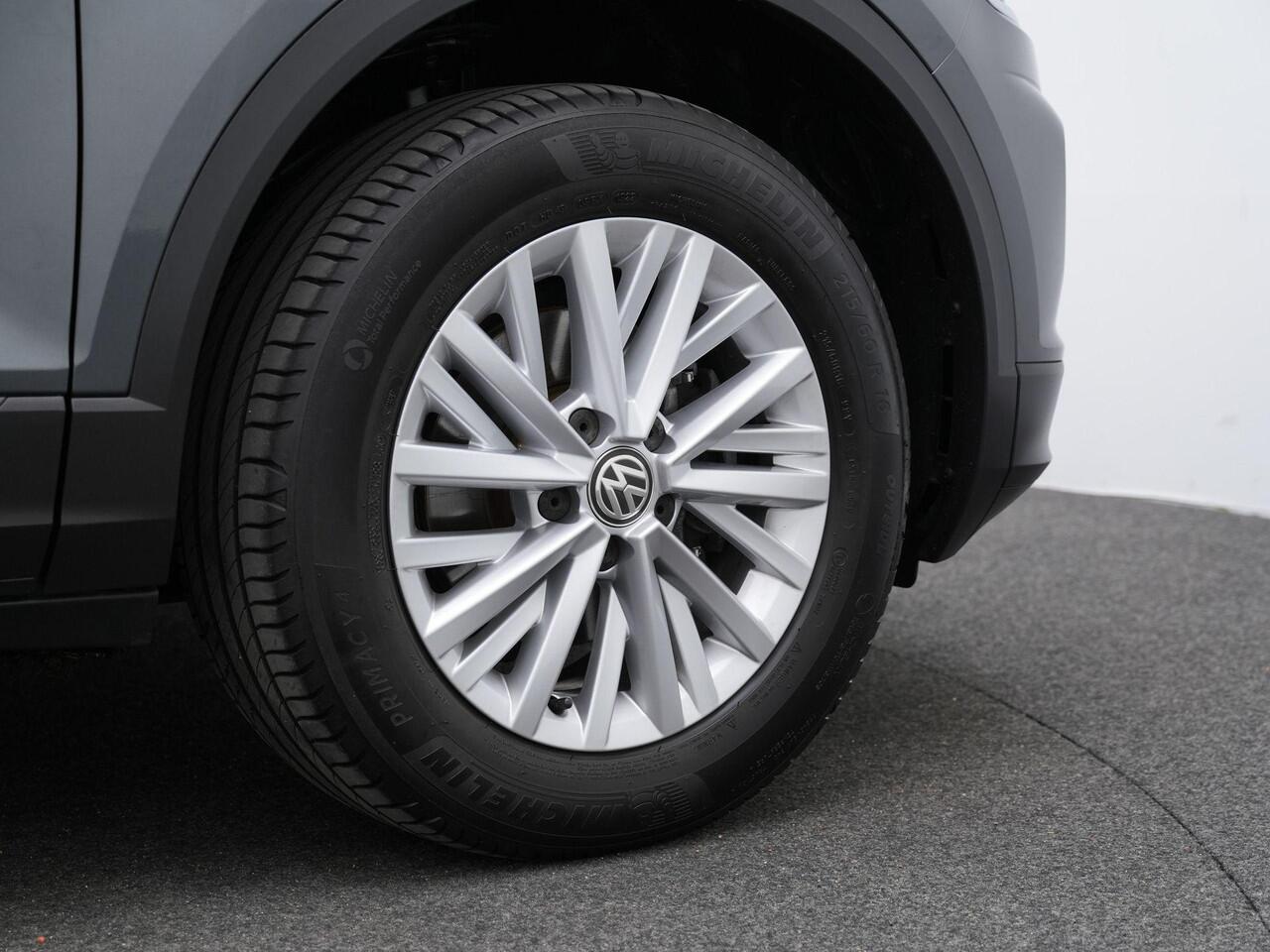 Volkswagen T-Roc 1.0 TSI 115 pk Style | Stoelverwarming | Adaptive Cruise | Navigatie | Parkeersensoren voor/achter | Carplay