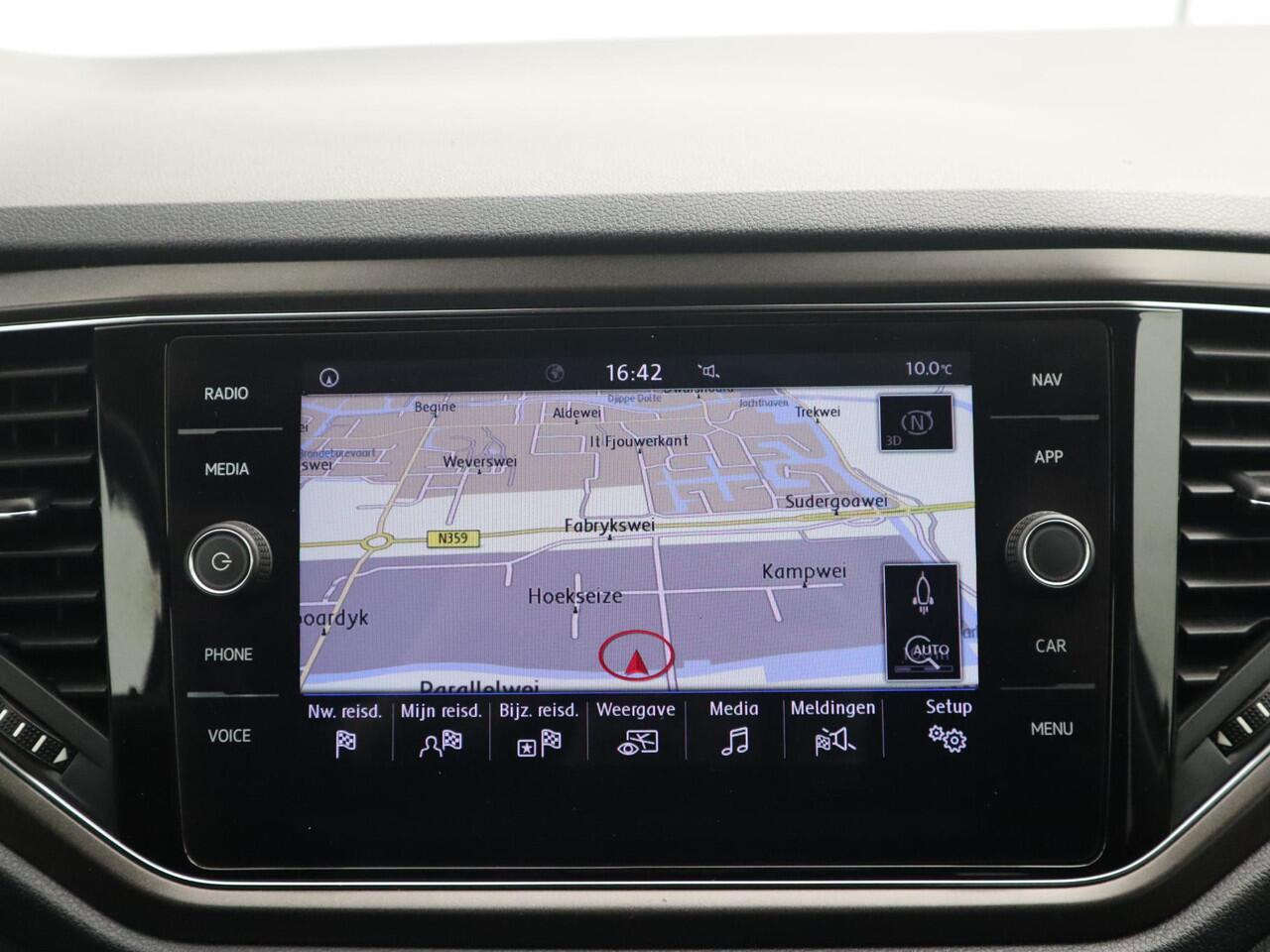 Volkswagen T-Roc 1.5 TSI Style TREKHAAK / CARPLAY / NAVI / AIRCO / PDC / BLUETOOTH / CRUISE / NL-AUTO