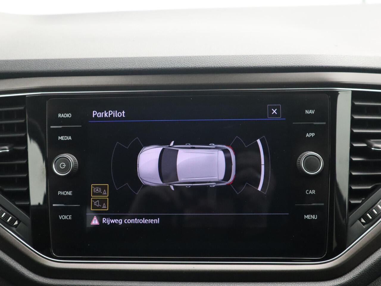 Volkswagen T-Roc 1.5 TSI Style TREKHAAK / CARPLAY / NAVI / AIRCO / PDC / BLUETOOTH / CRUISE / NL-AUTO