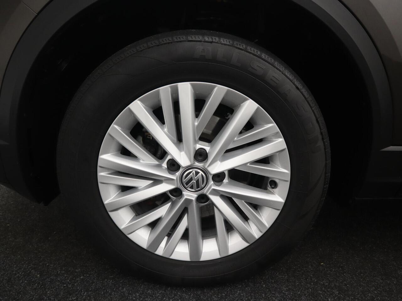 Volkswagen T-Roc 1.5 TSI Style TREKHAAK / CARPLAY / NAVI / AIRCO / PDC / BLUETOOTH / CRUISE / NL-AUTO