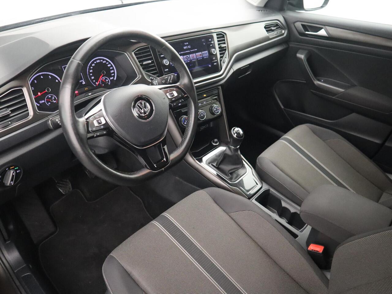 Volkswagen T-Roc 1.5 TSI Style TREKHAAK / CARPLAY / NAVI / AIRCO / PDC / BLUETOOTH / CRUISE / NL-AUTO