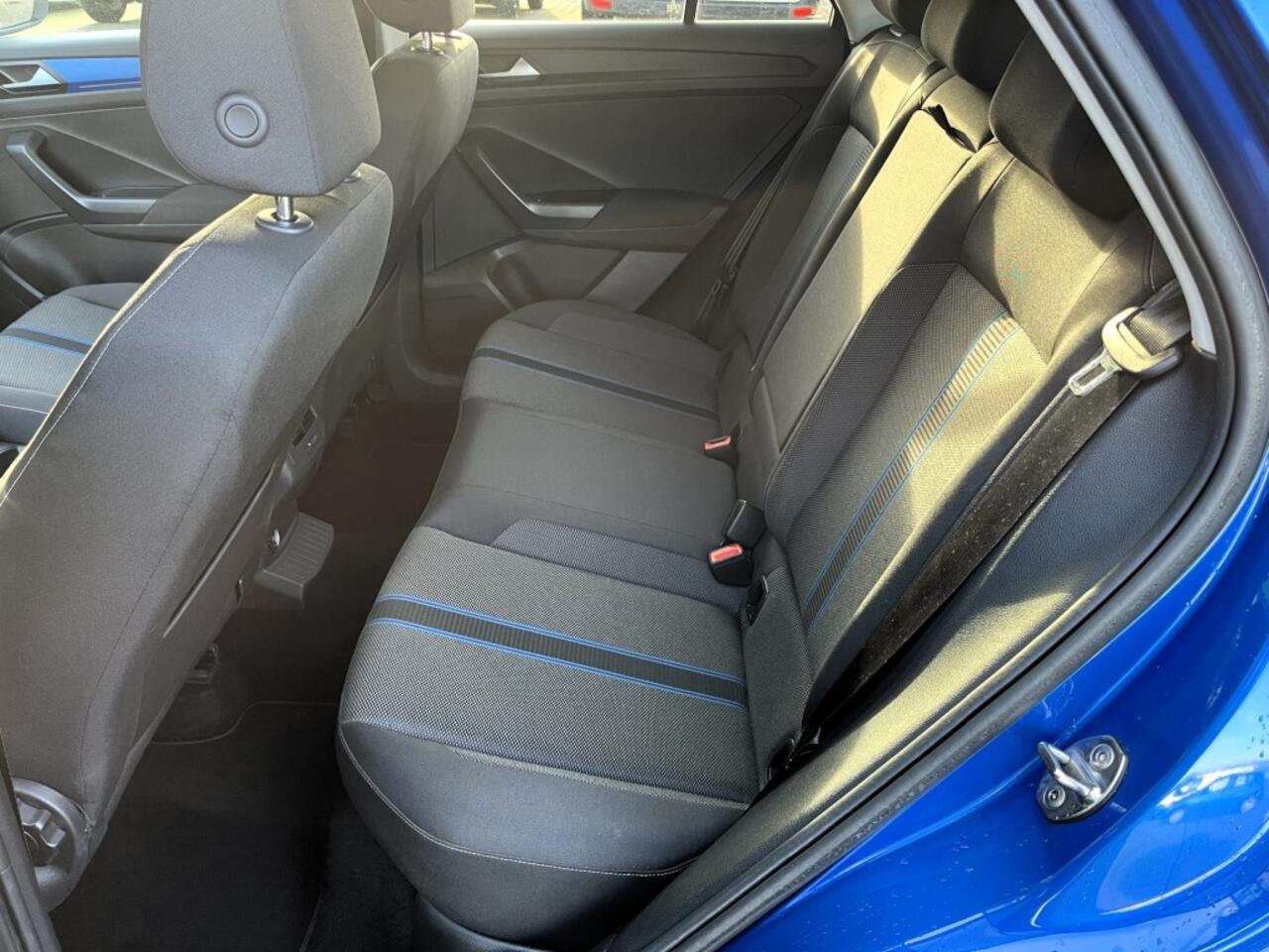 Volkswagen T-Roc TâRoc 1.5 TSI DSG / Luxe uitvoering / CarPlay / ACC / Trekhaak