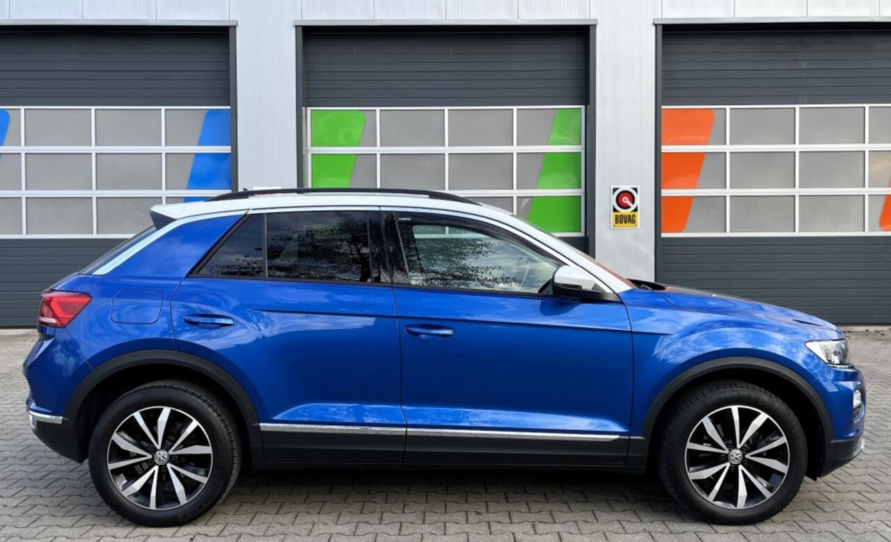 Volkswagen T-Roc TâRoc 1.5 TSI DSG / Luxe uitvoering / CarPlay / ACC / Trekhaak