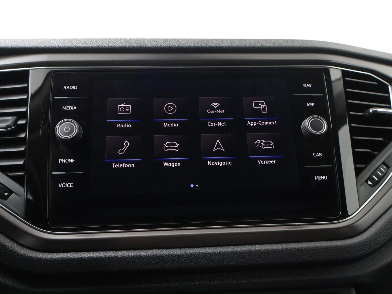 Volkswagen T-Roc 1.5 TSI Sport | 150 PK | Automaat | Multifunctioneel stuurwiel | Parkeersensoren | Cruisecontrol | Trekhaak |