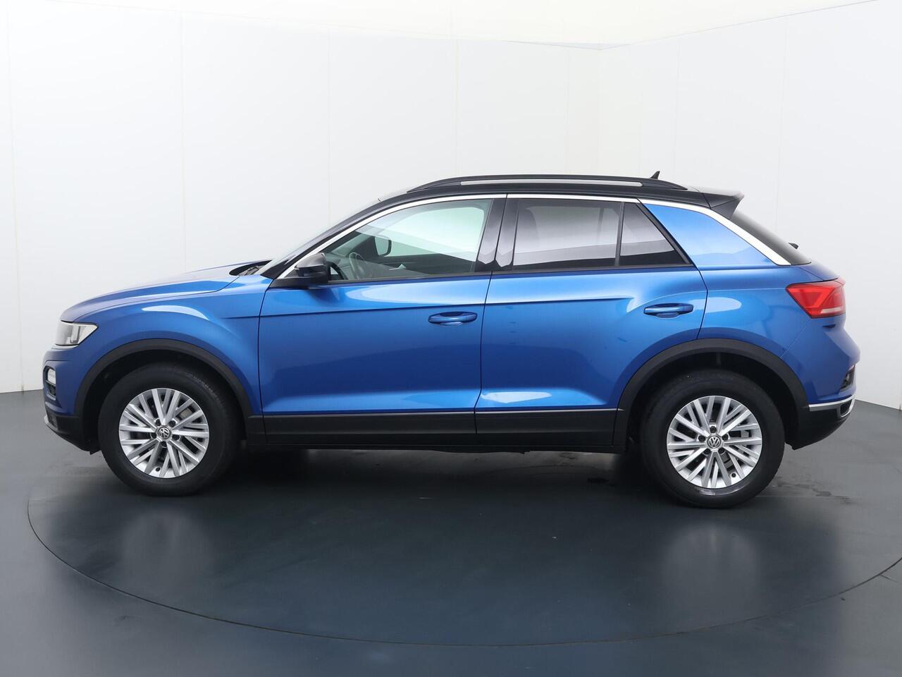 Volkswagen T-Roc 1.5 TSI Sport | 150 PK | Automaat | Multifunctioneel stuurwiel | Parkeersensoren | Cruisecontrol | Trekhaak |