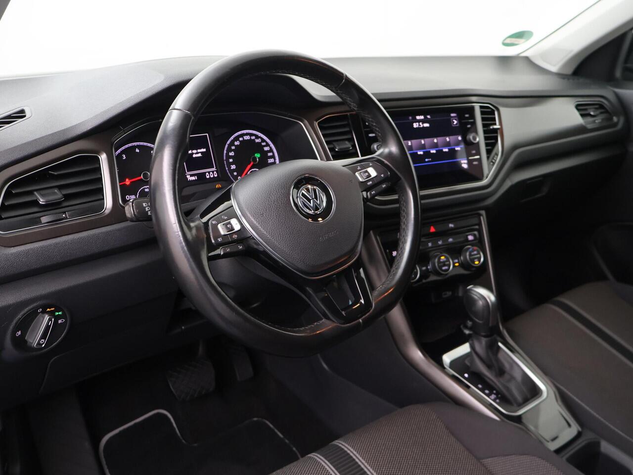 Volkswagen T-Roc 1.5 TSI Sport | 150 PK | Automaat | Multifunctioneel stuurwiel | Parkeersensoren | Cruisecontrol | Trekhaak |