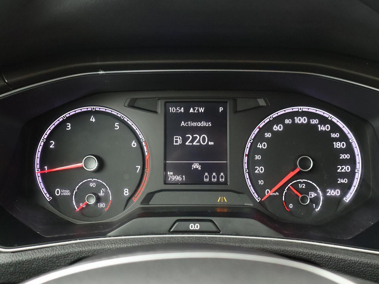 Volkswagen T-Roc 1.5 TSI Sport | 150 PK | Automaat | Multifunctioneel stuurwiel | Parkeersensoren | Cruisecontrol | Trekhaak |