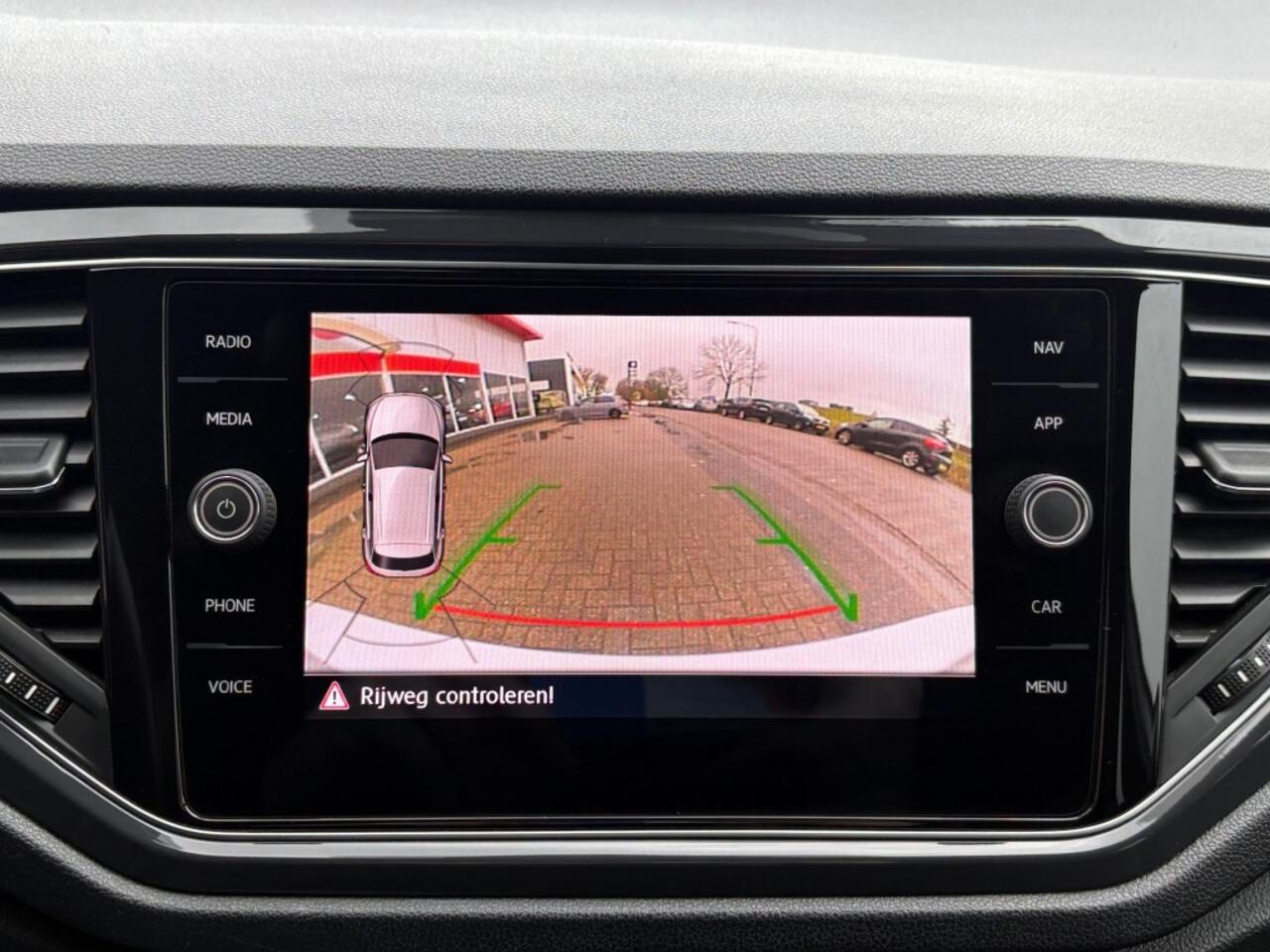 Volkswagen T-Roc 1.5 TSI ACT. 150PK AUT. R-LINE DIGITALE-SCHERM NAVI CAMERA CARPLAY AIRCO LMV PDC