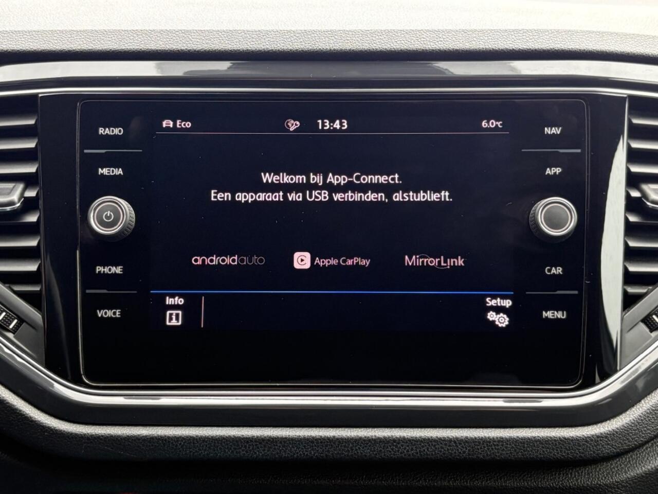 Volkswagen T-Roc 1.5 TSI ACT. 150PK AUT. R-LINE DIGITALE-SCHERM NAVI CAMERA CARPLAY AIRCO LMV PDC