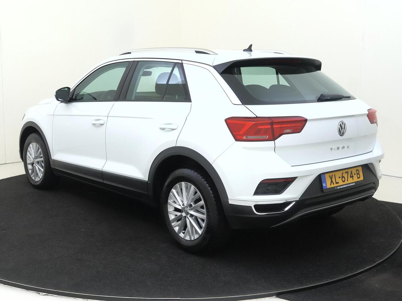 Volkswagen T-Roc 1.0 TSI Style | Parkeersensoren | Adaptieve cruise control | CarPlay | Navigatie | Airco |