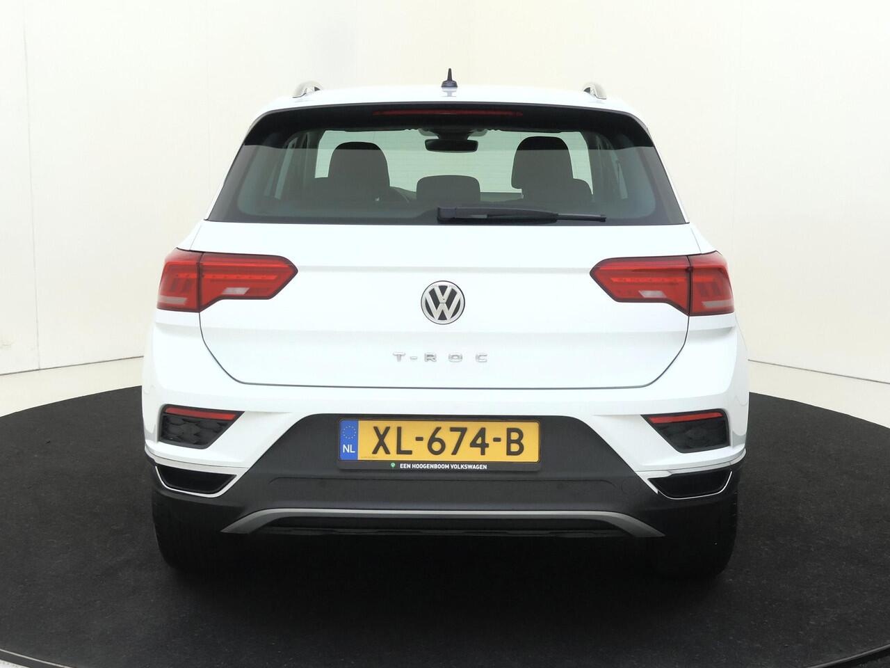 Volkswagen T-Roc 1.0 TSI Style | Parkeersensoren | Adaptieve cruise control | CarPlay | Navigatie | Airco |