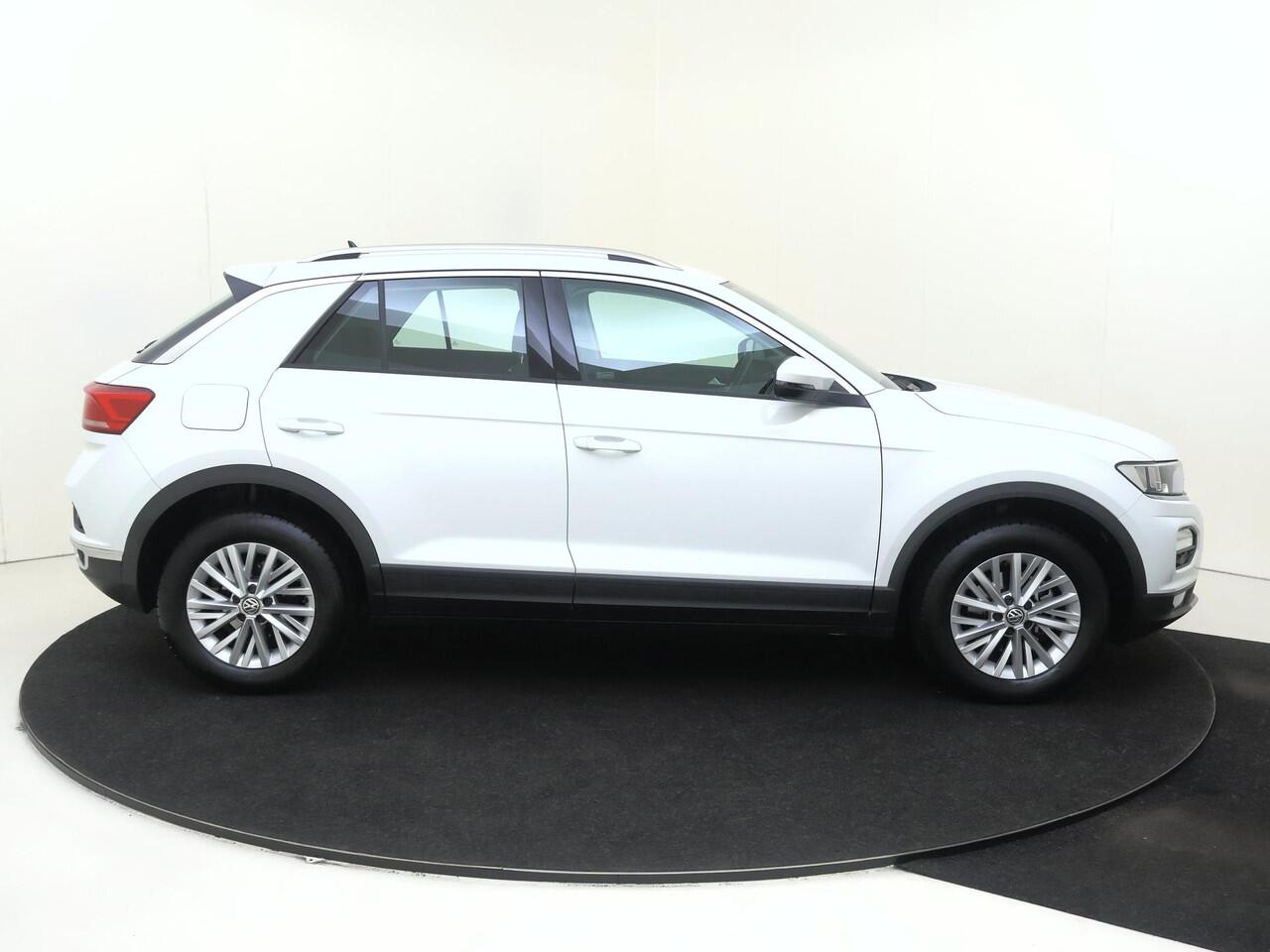 Volkswagen T-Roc 1.0 TSI Style | Parkeersensoren | Adaptieve cruise control | CarPlay | Navigatie | Airco |