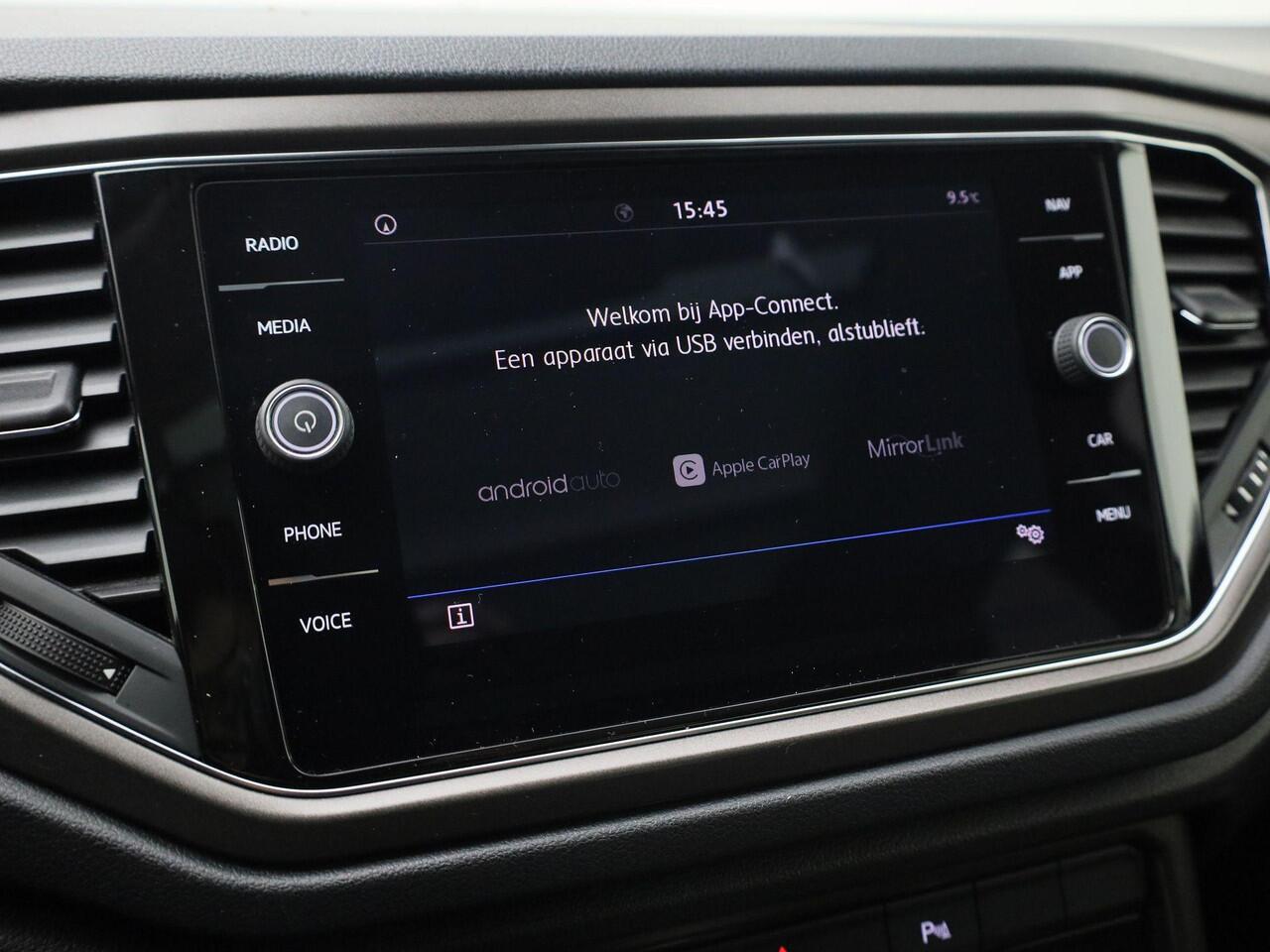 Volkswagen T-Roc 1.5 TSI 150PK DSG Style · Camera · Panoramadak · Apple/Android Car Play · Trekhaak · Navigatie · 17'' Inch ·