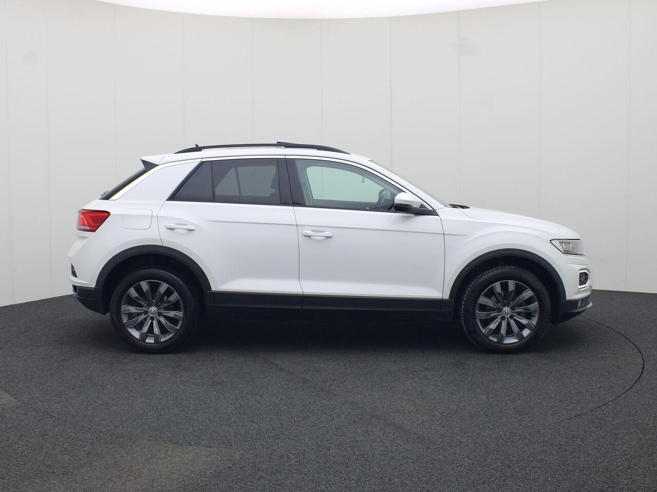 Volkswagen T-Roc 1.5 TSI 150PK DSG Style · Camera · Panoramadak · Apple/Android Car Play · Trekhaak · Navigatie · 17'' Inch ·