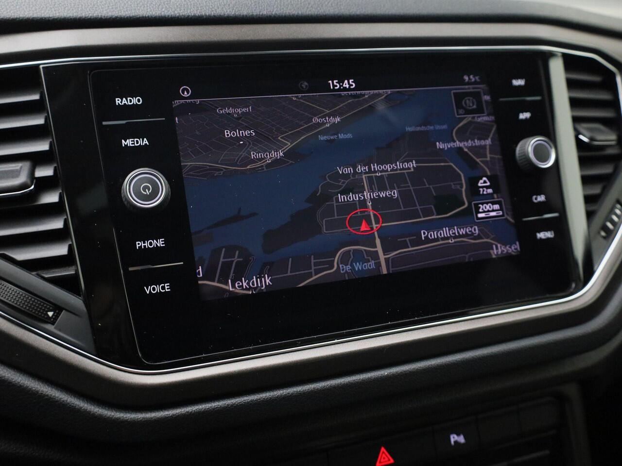 Volkswagen T-Roc 1.5 TSI 150PK DSG Style · Camera · Panoramadak · Apple/Android Car Play · Trekhaak · Navigatie · 17'' Inch ·