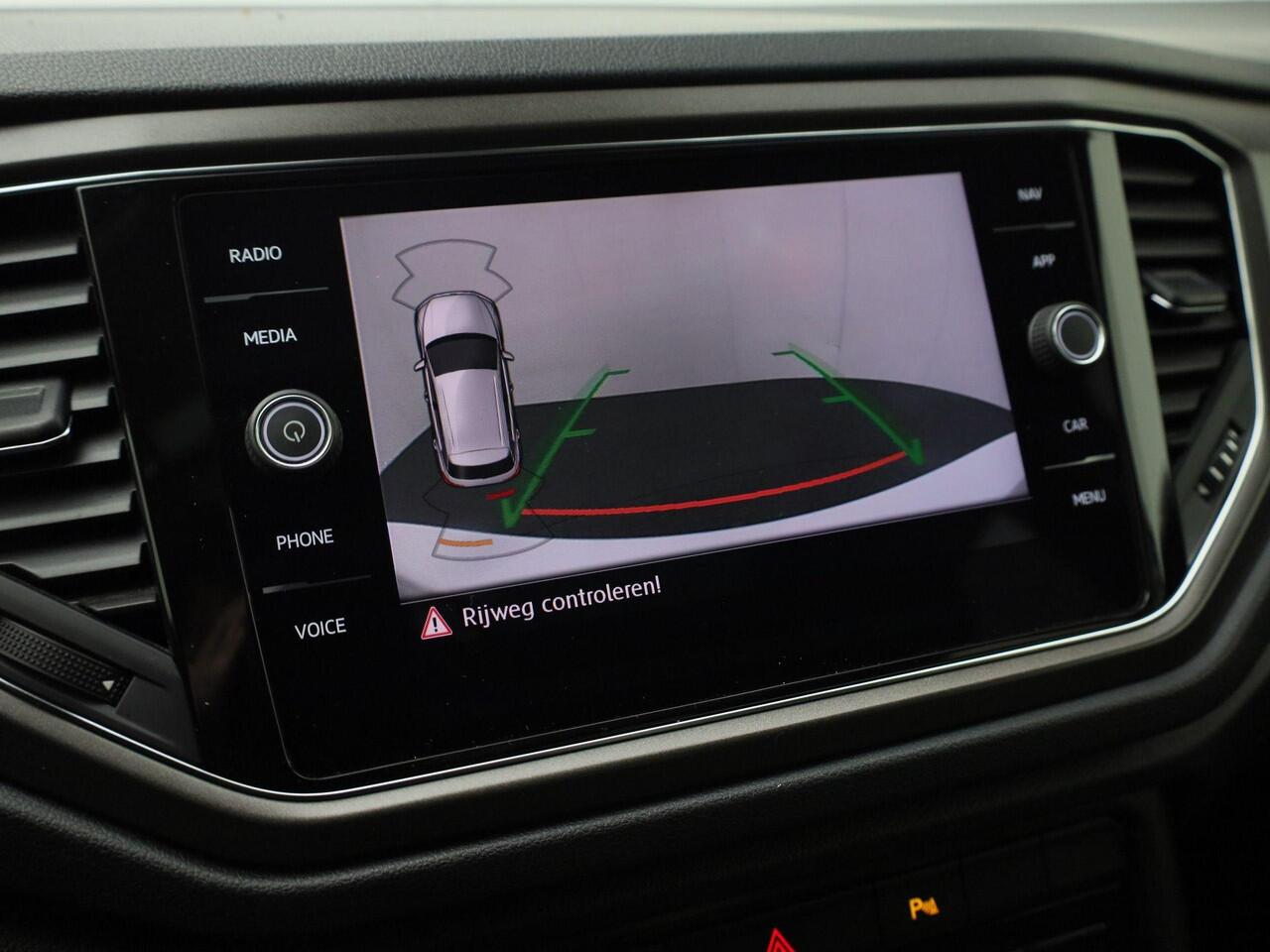 Volkswagen T-Roc 1.5 TSI 150PK DSG Style · Camera · Panoramadak · Apple/Android Car Play · Trekhaak · Navigatie · 17'' Inch ·