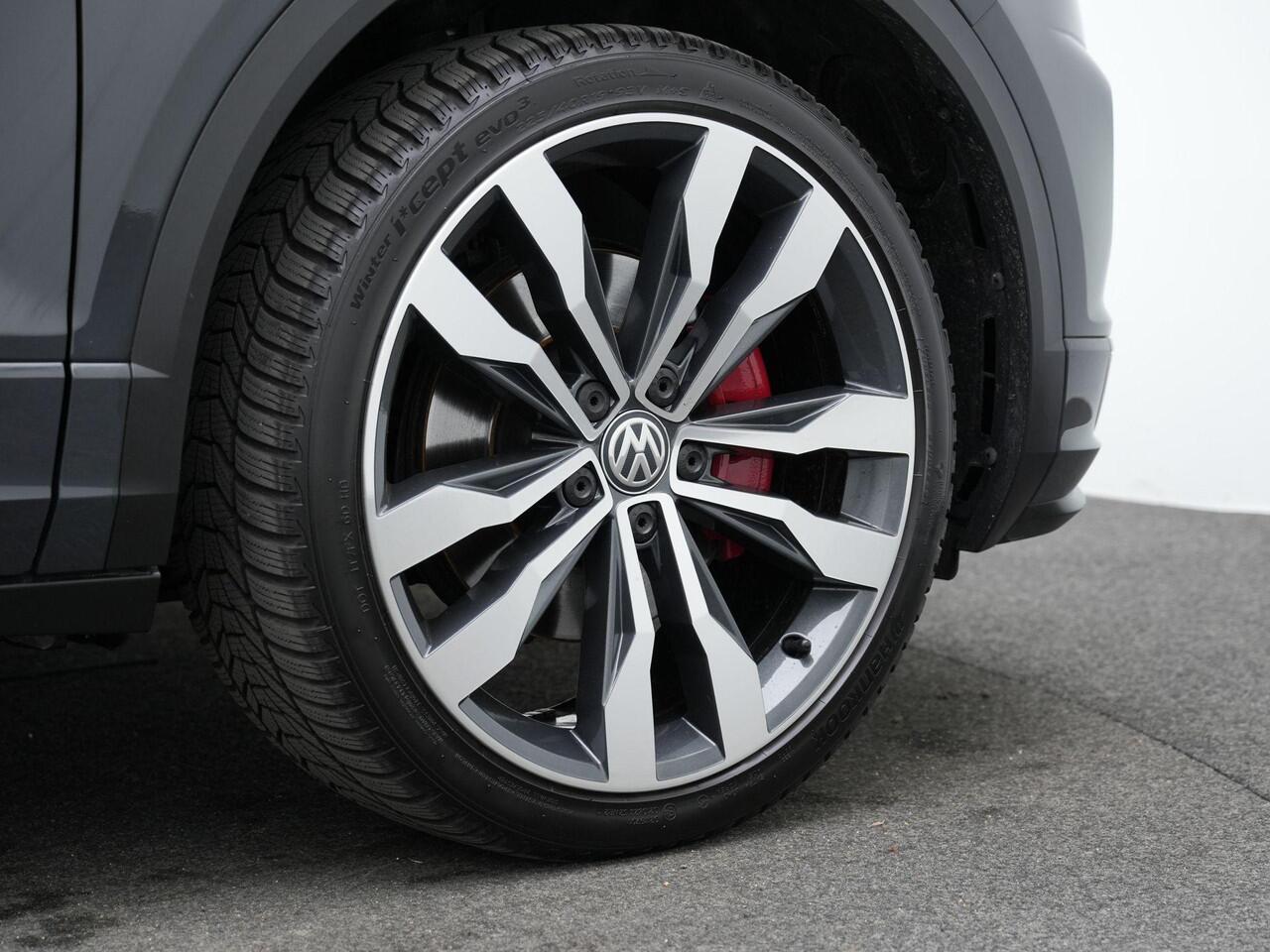 Volkswagen T-Roc 1.5 TSI 150 pk DSG Sport Business R | R-Line | Panoramadak | Beats | Stoelverwarming | Adaptive Cruise