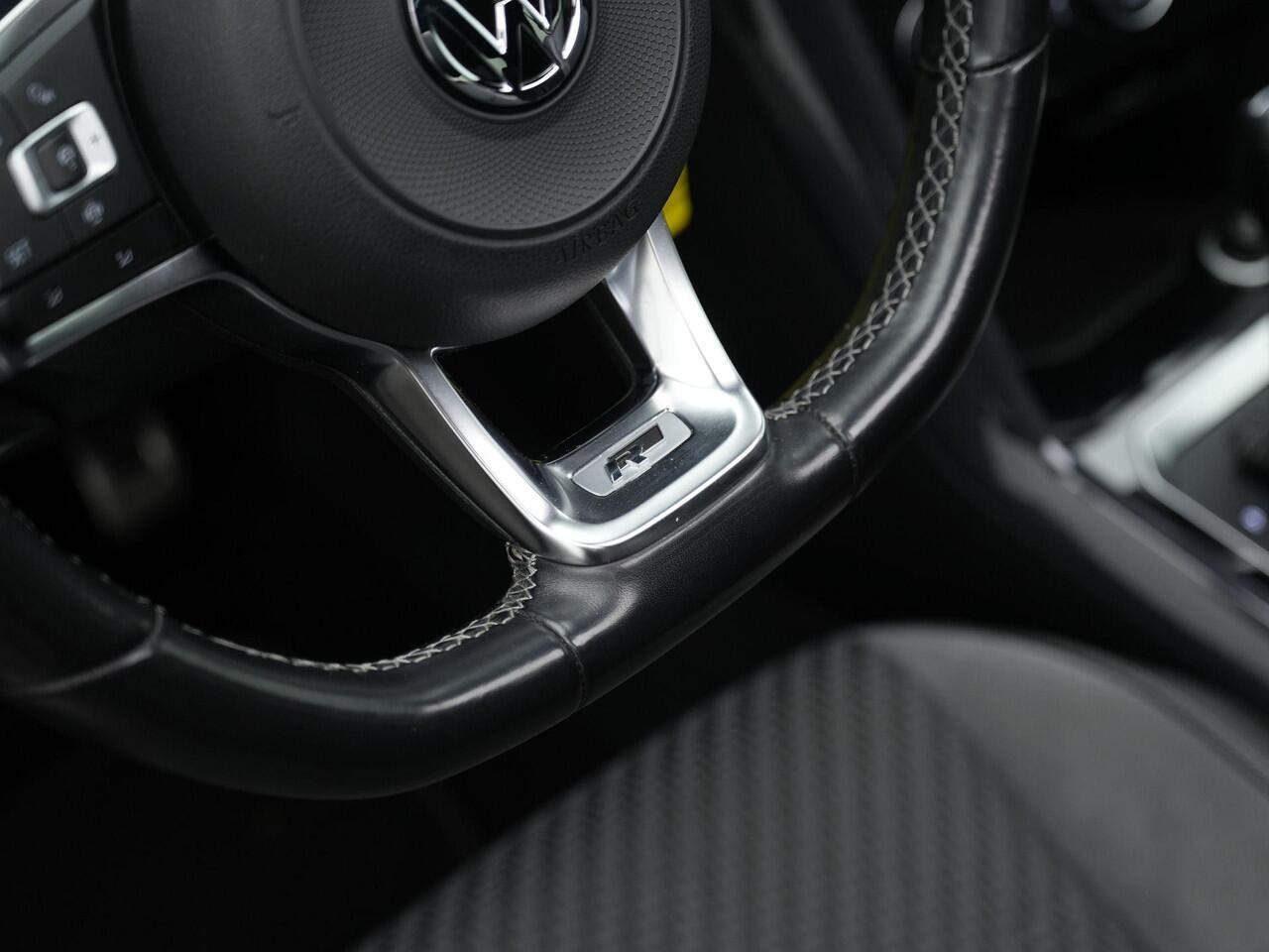 Volkswagen T-Roc 1.5 TSI 150 pk DSG Sport Business R | R-Line | Panoramadak | Beats | Stoelverwarming | Adaptive Cruise