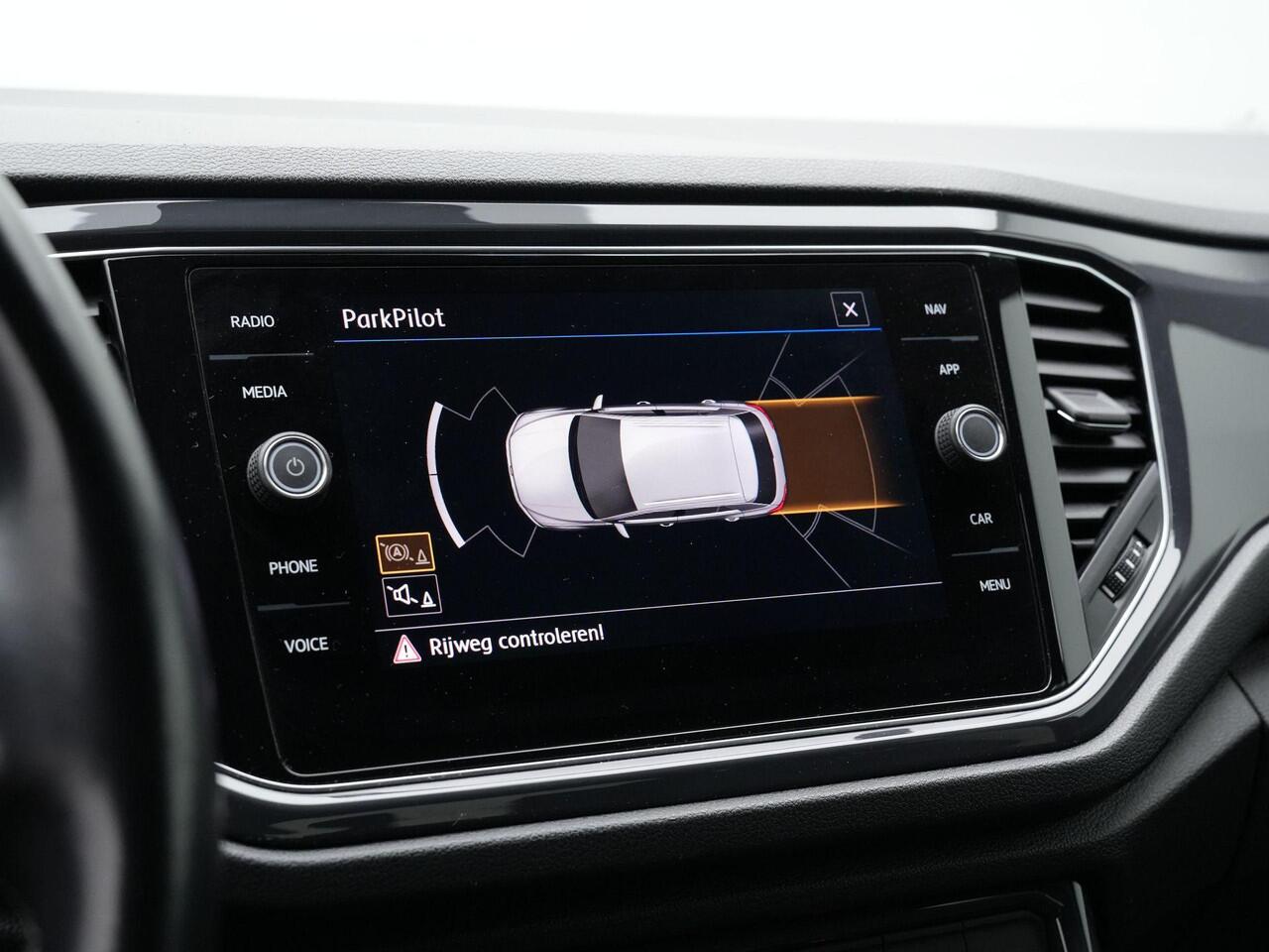 Volkswagen T-Roc 1.5 TSI 150 pk DSG Sport Business R | R-Line | Panoramadak | Beats | Stoelverwarming | Adaptive Cruise