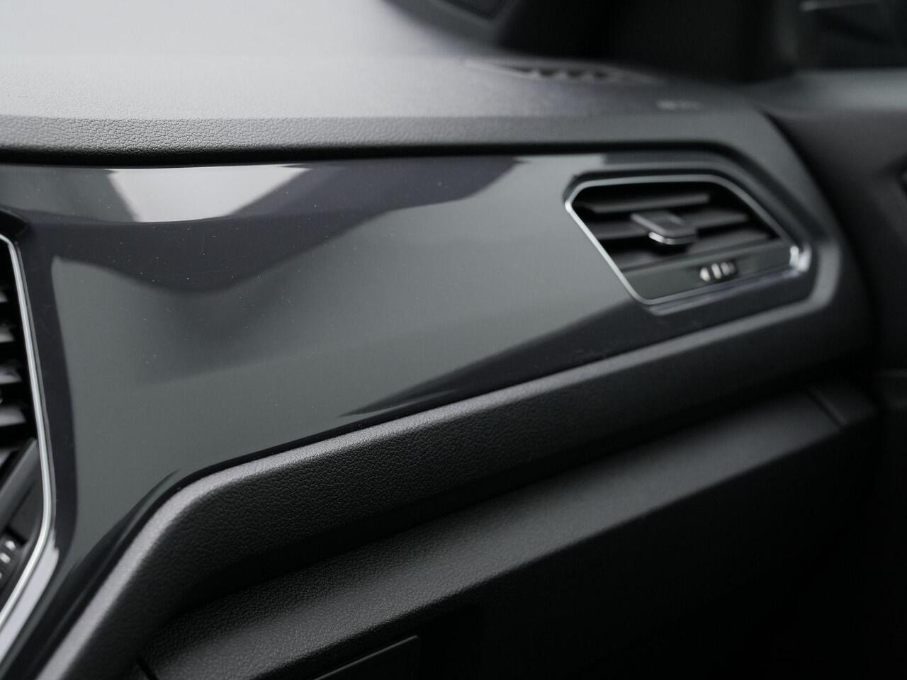 Volkswagen T-Roc 1.5 TSI 150 pk DSG Sport Business R | R-Line | Panoramadak | Beats | Stoelverwarming | Adaptive Cruise