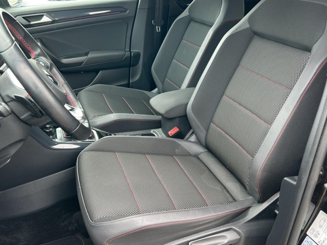 Volkswagen T-Roc 1.5 TSI DSG SPORT TREKHAAK/CAMERA/NAVI/CARPLAY/ACC/STOELVERW/E-KLEP