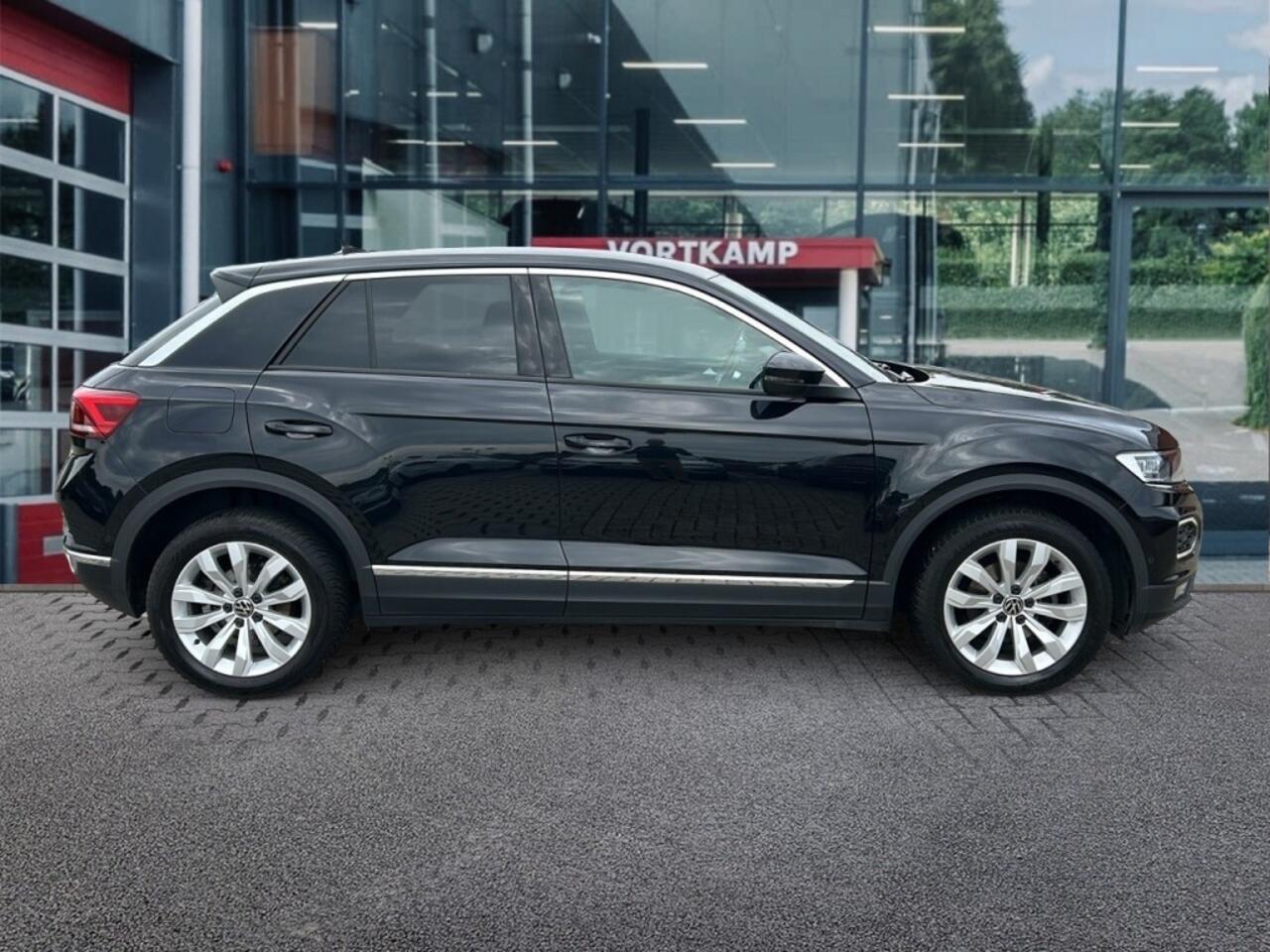 Volkswagen T-Roc 1.5 TSI DSG SPORT TREKHAAK/CAMERA/NAVI/CARPLAY/ACC/STOELVERW/E-KLEP