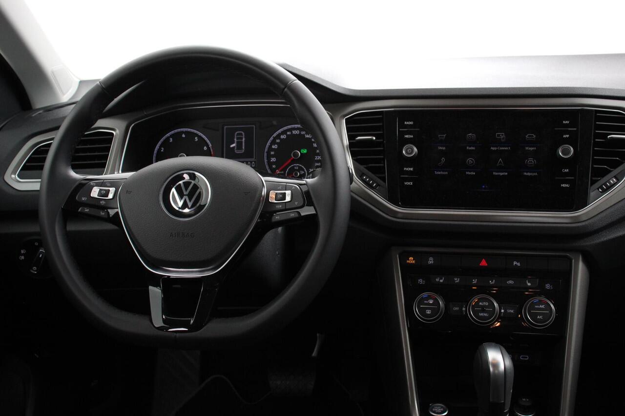 Volkswagen T-Roc 1.5 TSI 150pk Automaat Style | Navigatie | Climate Control | Adaptieve Cruise Control | Electrisch bedienbare achterklep | Camera | Parkeersensoren Voor en Achter | Verwarmbare voorstoelen