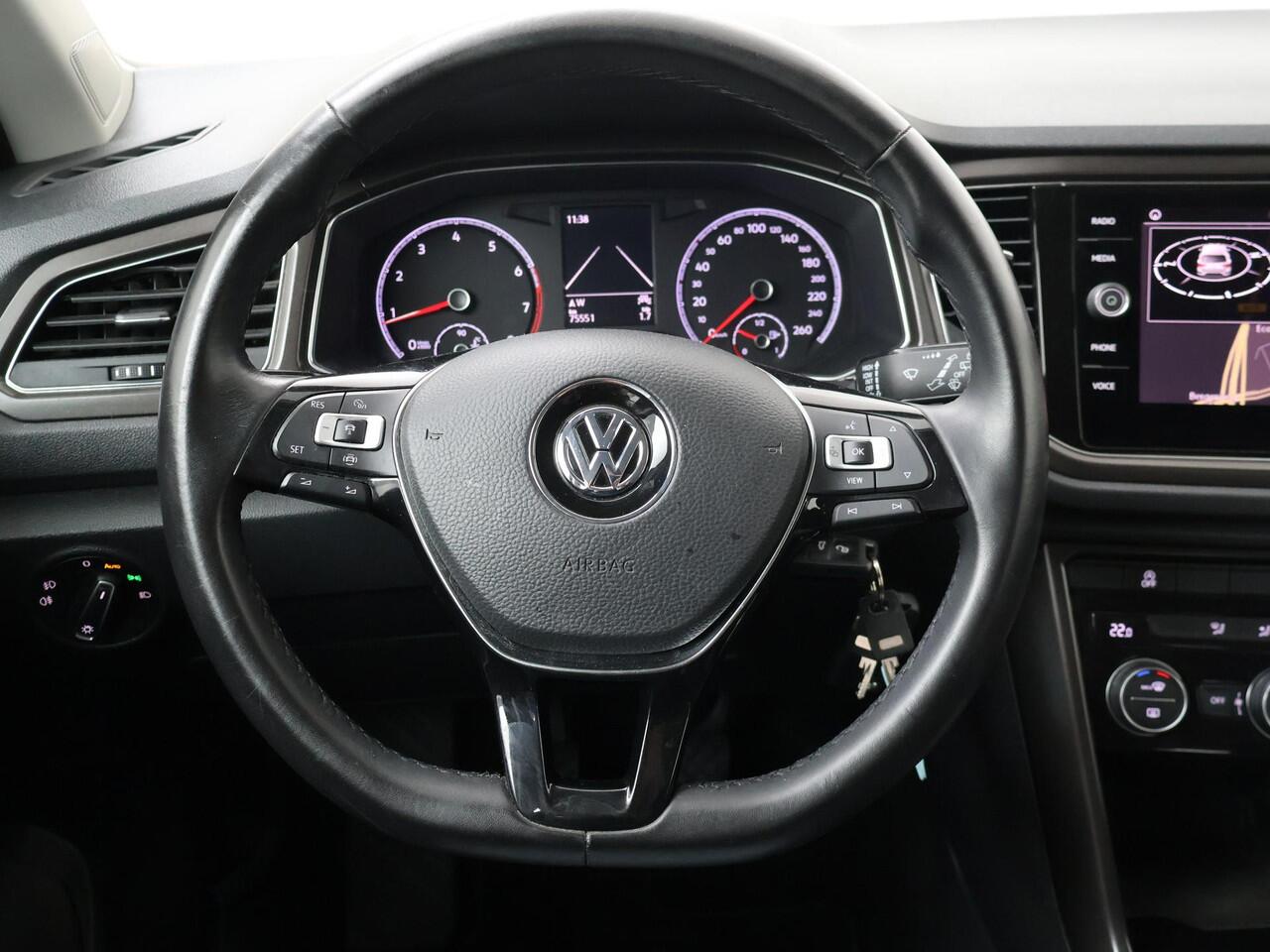 Volkswagen T-Roc 1.5 TSI Style | 150 PK | Trekhaak | Achteruitrijcamera | Adaptive cruise control |