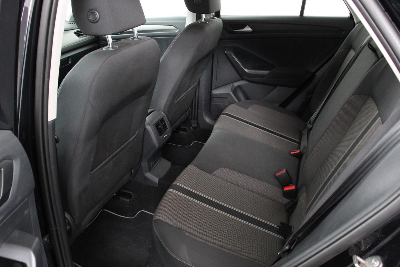 Volkswagen T-Roc 1.5 TSI DSG Style | Navigatie | Climate Control | Adatieve Cruise Control | Electrische achterklep | Stuurwielverwarming | Camera | Parkeer Sensoren