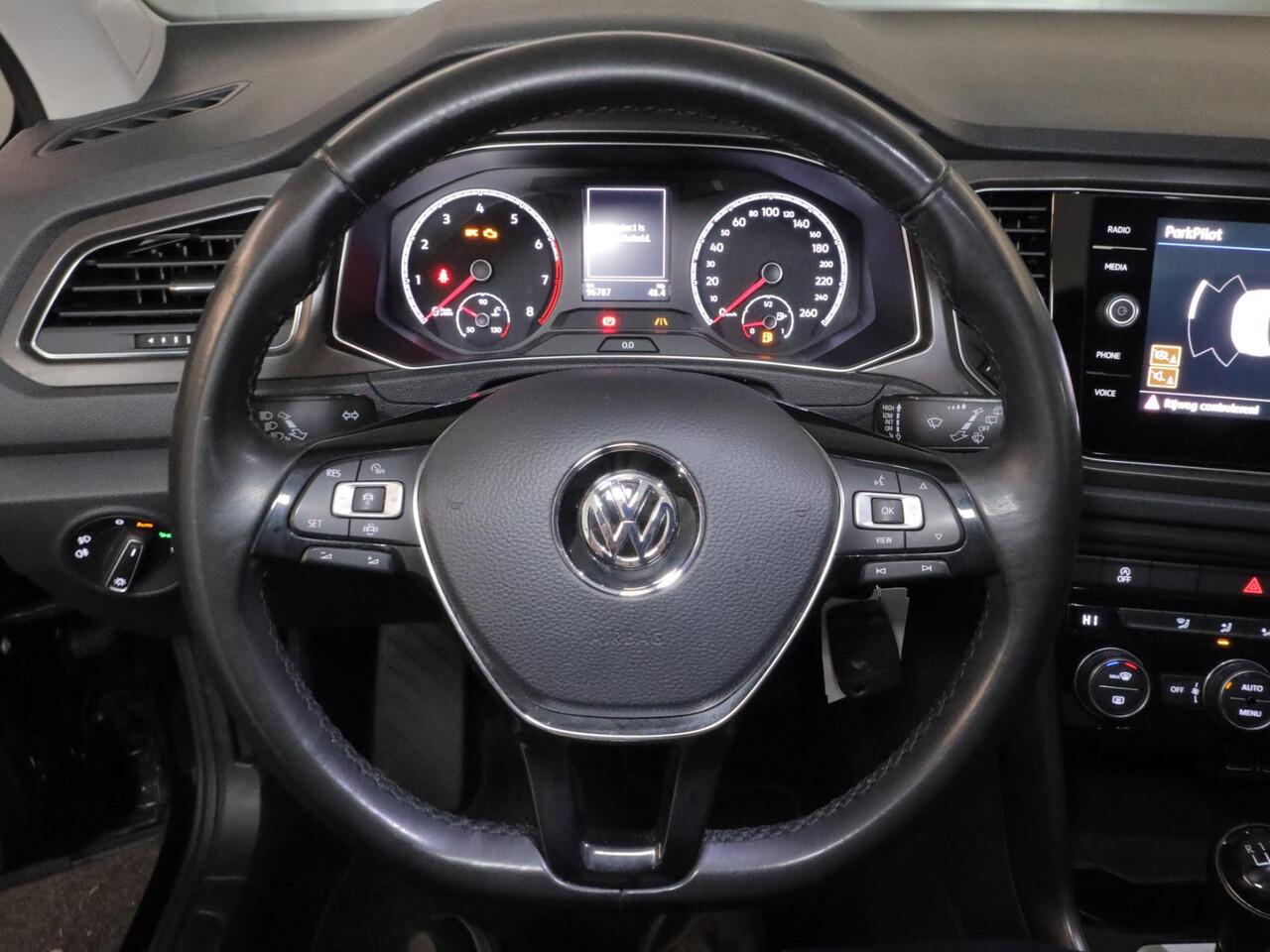 Volkswagen T-Roc 1.0 TSI Style 115 PK | Panorama dak | Automatische airco | LED koplampen |