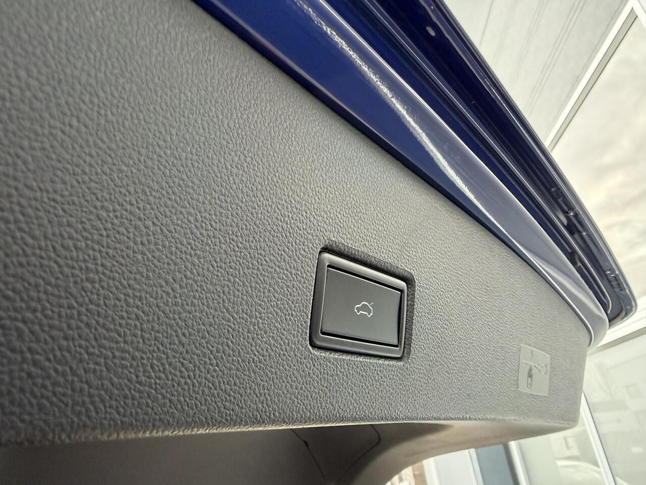 Volkswagen T-Roc 2.0 TSI 4Motion R | AKRA | Schuif-kanteldak | BEATS | Afn. Trekhaak | DCC | VIRTUAL | Camera | LEDER | KEYLESS | Side Assist | CarPlay