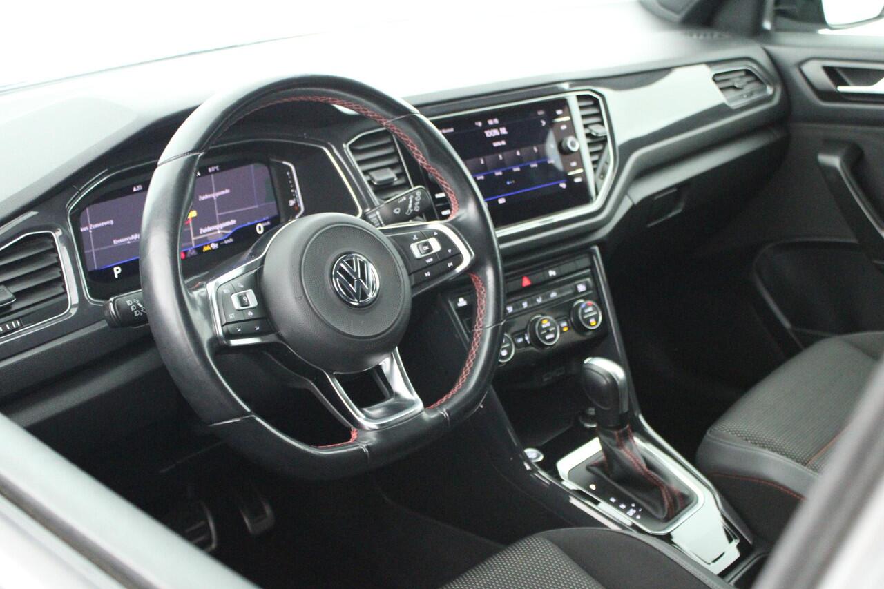 Volkswagen T-Roc 1.5 TSI 150pk DSG R-Line Sport Trekhaak Camera Keyless Led Virtual Cockpit Navigatie