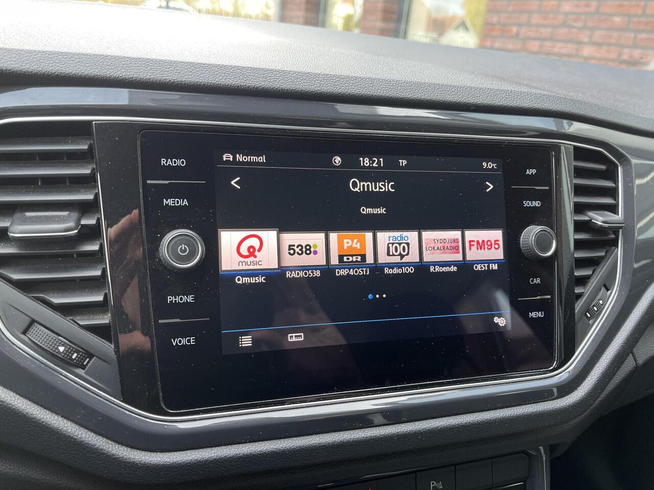 Volkswagen T-Roc 1.5 TSI Sport VIRTUAL DASBOARD | LED | TREKHAAK | ELEC. A. KLEP | ADAPTIVE CRUISE CONTROL | CAMERA | APPLE/ANDROID CARPLAY