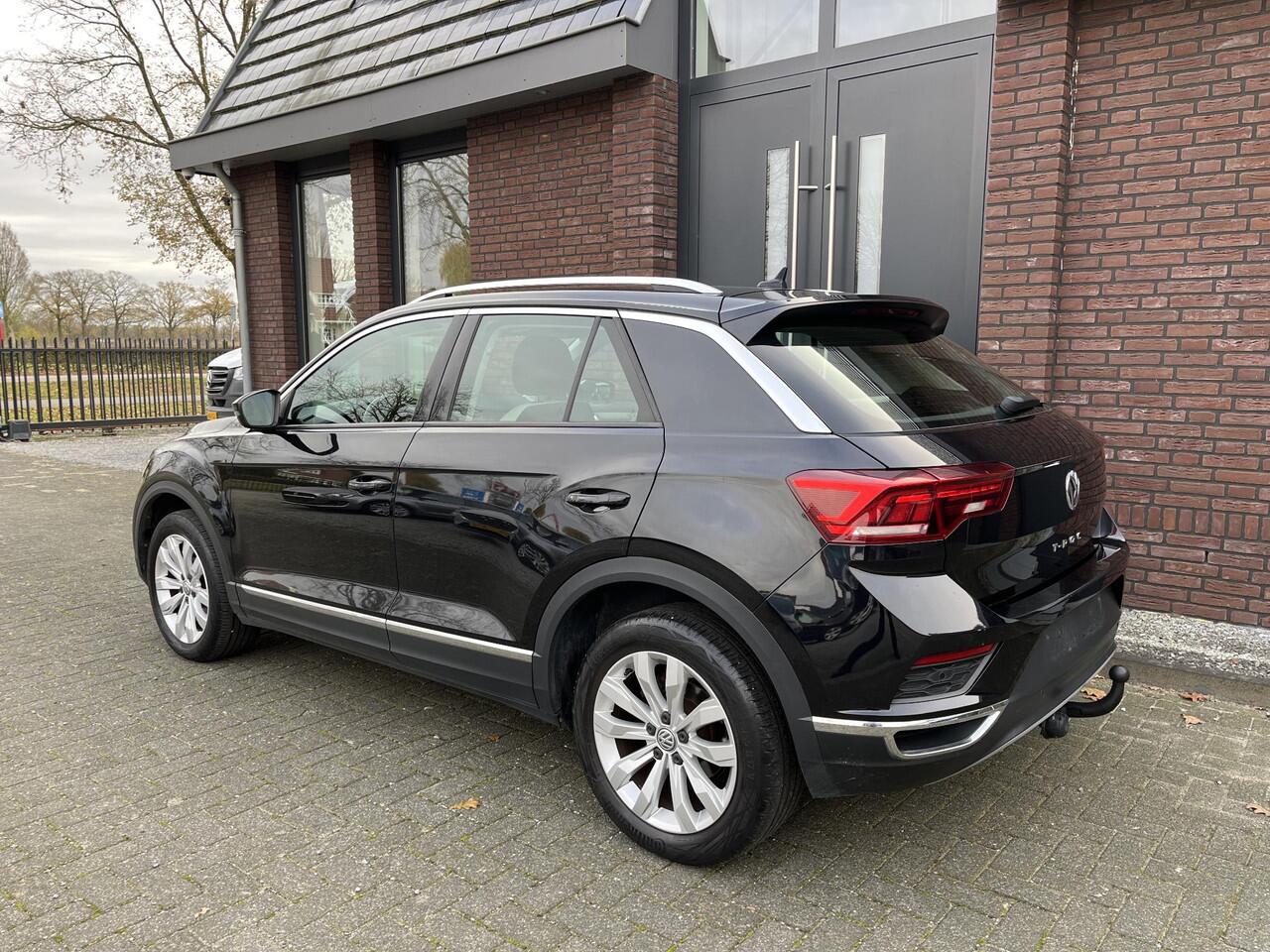 Volkswagen T-Roc 1.5 TSI Sport VIRTUAL DASBOARD | LED | TREKHAAK | ELEC. A. KLEP | ADAPTIVE CRUISE CONTROL | CAMERA | APPLE/ANDROID CARPLAY