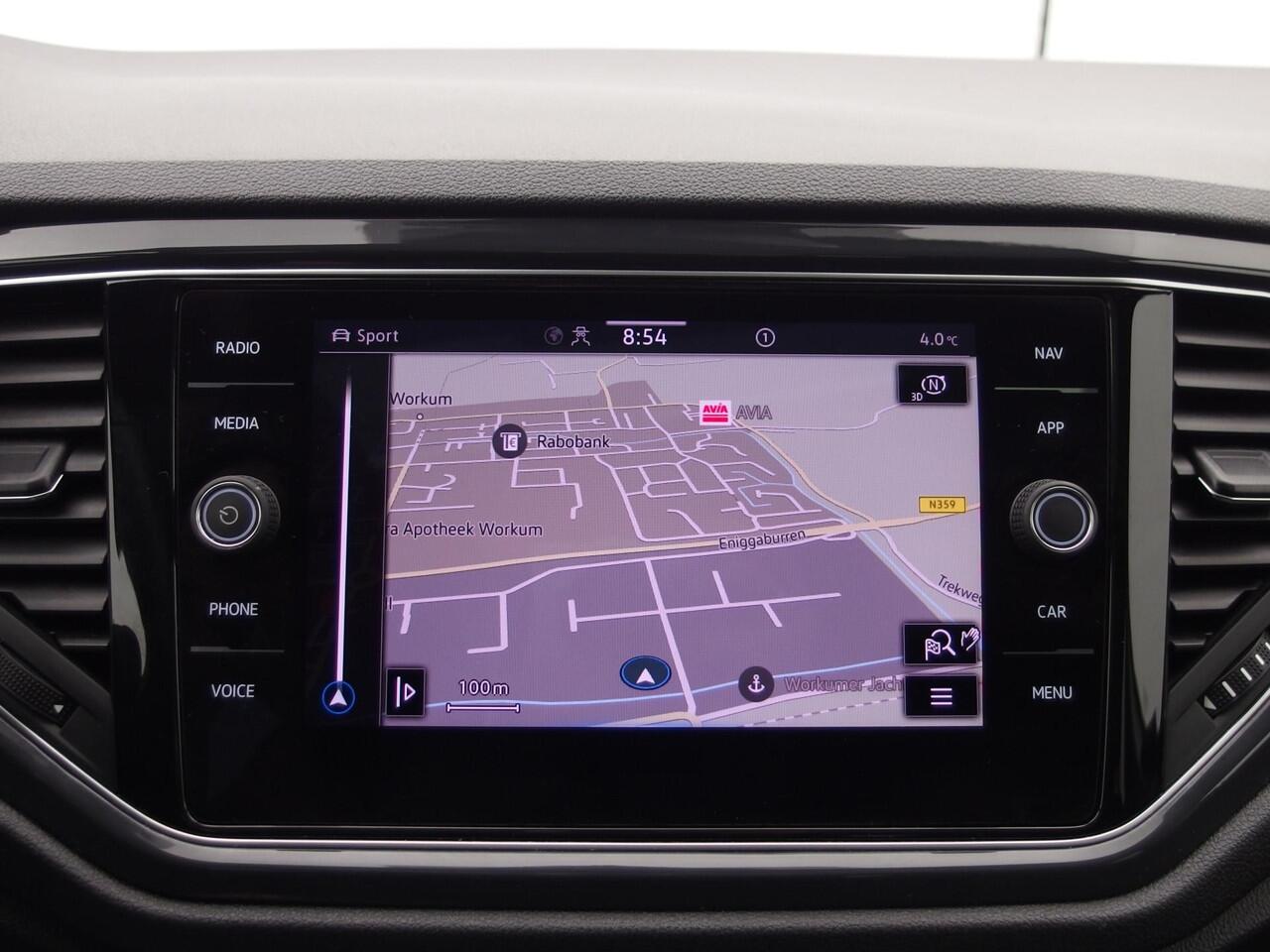 Volkswagen T-Roc 1.5 TSI Sport Business R-LINE AUTOMAAT / PANORAMADAK / SFEER / KEYLESS / STOELVERW / FULL LED / CAMERA / CARPLAY / NL-AUTO