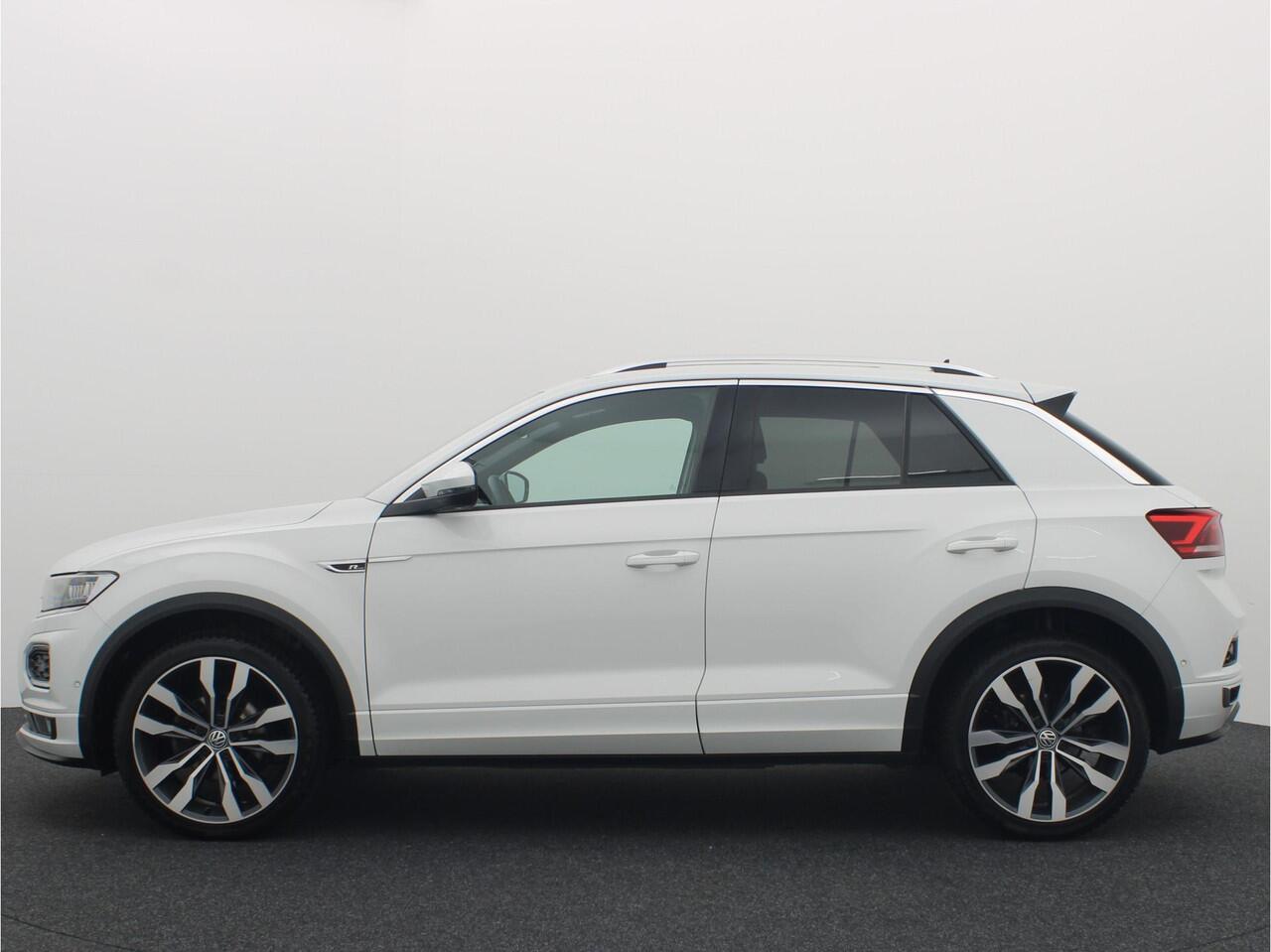 Volkswagen T-Roc 1.5 TSI Sport Business R-LINE AUTOMAAT / PANORAMADAK / SFEER / KEYLESS / STOELVERW / FULL LED / CAMERA / CARPLAY / NL-AUTO