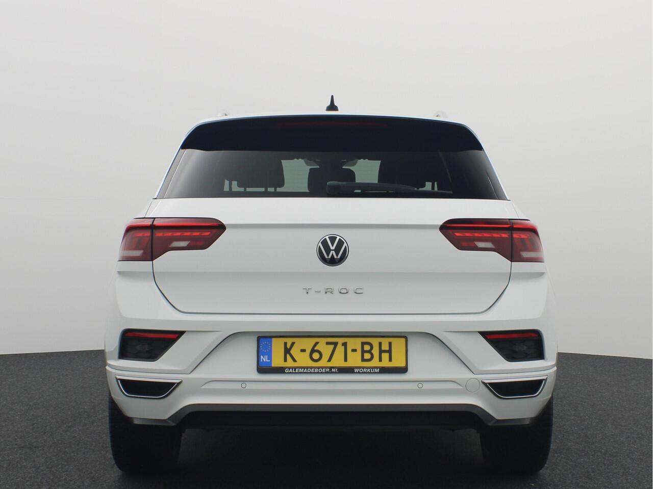 Volkswagen T-Roc 1.5 TSI Sport Business R-LINE AUTOMAAT / PANORAMADAK / SFEER / KEYLESS / STOELVERW / FULL LED / CAMERA / CARPLAY / NL-AUTO