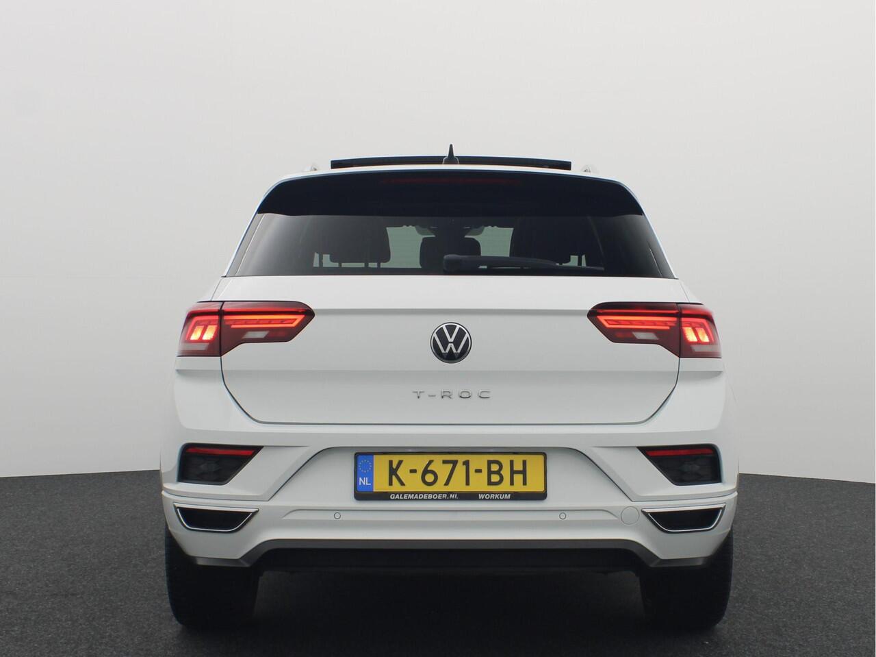 Volkswagen T-Roc 1.5 TSI Sport Business R-LINE AUTOMAAT / PANORAMADAK / SFEER / KEYLESS / STOELVERW / FULL LED / CAMERA / CARPLAY / NL-AUTO
