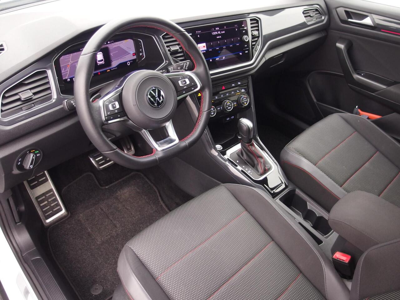 Volkswagen T-Roc 1.5 TSI Sport Business R-LINE AUTOMAAT / PANORAMADAK / SFEER / KEYLESS / STOELVERW / FULL LED / CAMERA / CARPLAY / NL-AUTO