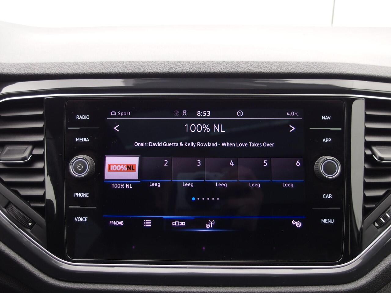 Volkswagen T-Roc 1.5 TSI Sport Business R-LINE AUTOMAAT / PANORAMADAK / SFEER / KEYLESS / STOELVERW / FULL LED / CAMERA / CARPLAY / NL-AUTO