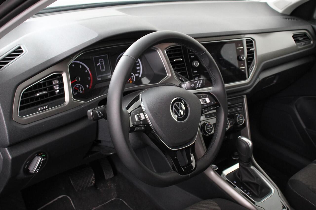 Volkswagen T-Roc 1.5 TSI 150pk Automaat Style | Navigatie | Climate Control | Adaptieve Cruise Control | Electrisch bedienbare achterklep | Camera | Parkeersensoren Voor en Achter | Verwarmbare voorstoelen