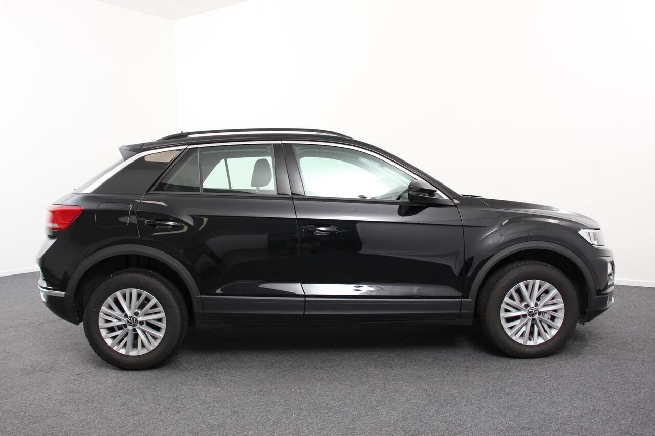 Volkswagen T-Roc 1.5 TSI 150pk Automaat Style | Navigatie | Climate Control | Adaptieve Cruise Control | Electrisch bedienbare achterklep | Camera | Parkeersensoren Voor en Achter | Verwarmbare voorstoelen