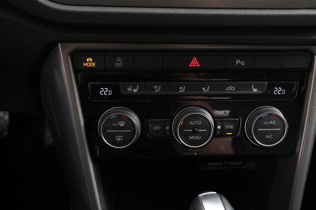 Volkswagen T-Roc 1.5 TSI DSG Style | Navigatie | Climate Control | Adatieve Cruise Control | Electrische achterklep | Stuurwielverwarming | Camera | Parkeer Sensoren