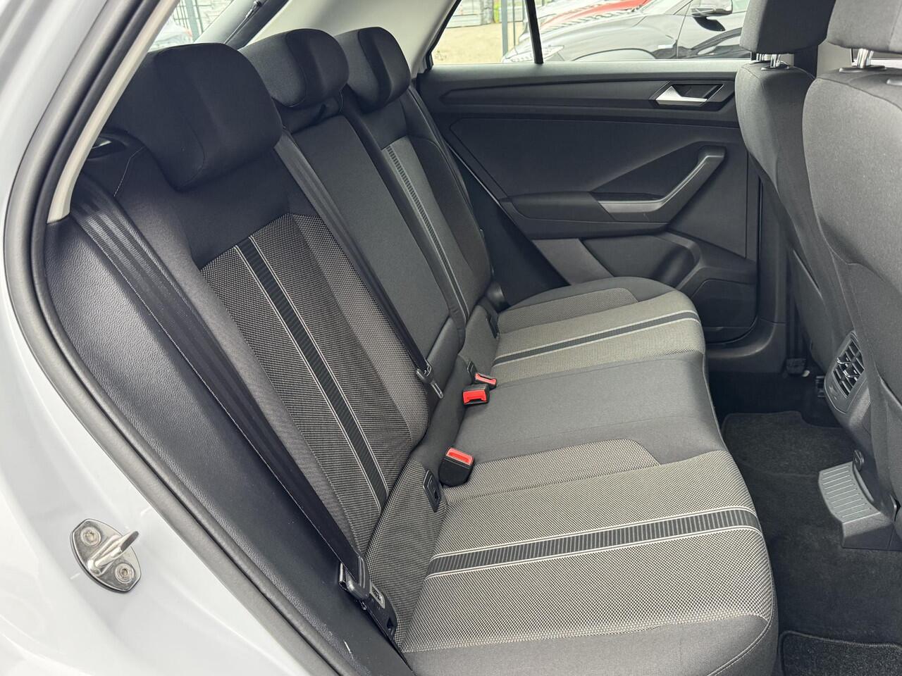 Volkswagen T-Roc 1.0 TSI STYLE I NAVIGATIESYSTEEM I AIRCONDITIONING I ADAPTIVE CRUISE CONTROL