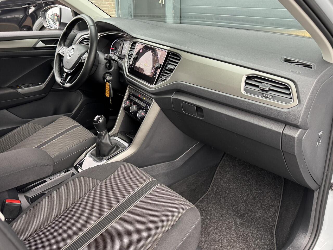 Volkswagen T-Roc 1.0 TSI STYLE I NAVIGATIESYSTEEM I AIRCONDITIONING I ADAPTIVE CRUISE CONTROL