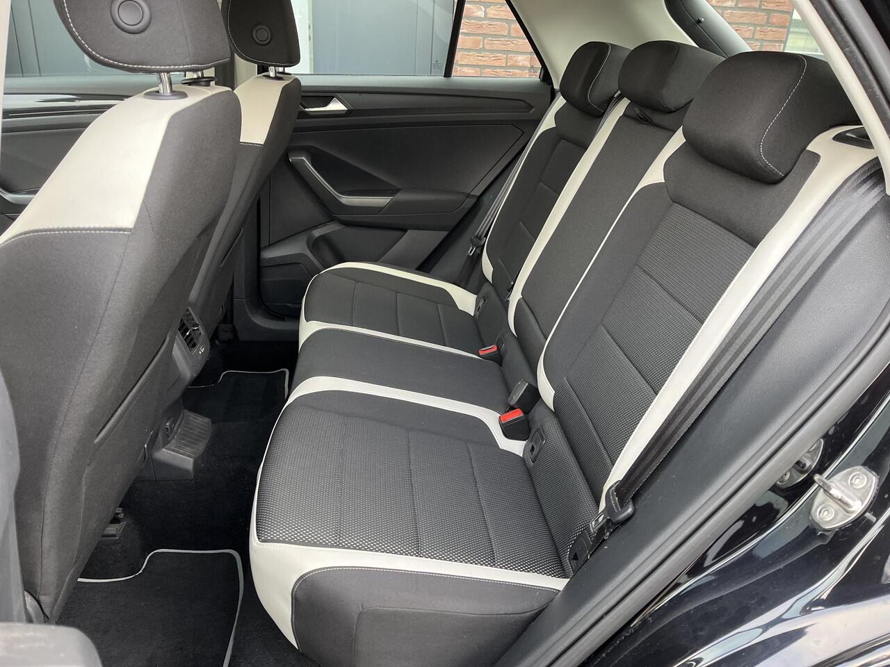 Volkswagen T-Roc 1.5 TSI Sport VIRTUAL DASBOARD | LED | TREKHAAK | ELEC. A. KLEP | ADAPTIVE CRUISE CONTROL | CAMERA | APPLE/ANDROID CARPLAY